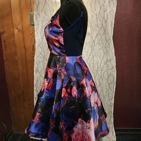 B. Smart Knee Length Sleeveless Dress Floral Size 0 Multicolor Women's - Picture 3 of 5